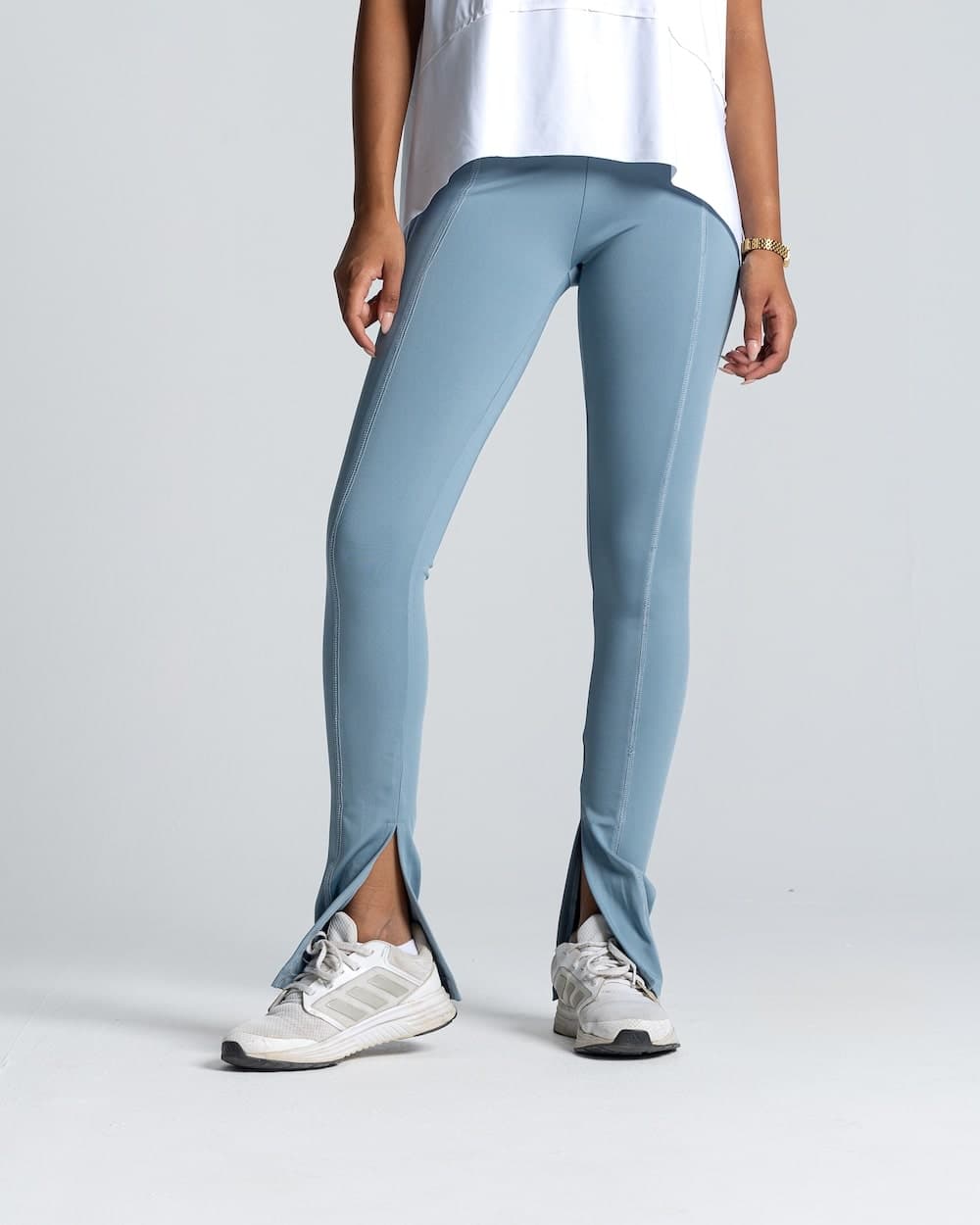izzy apparel women min