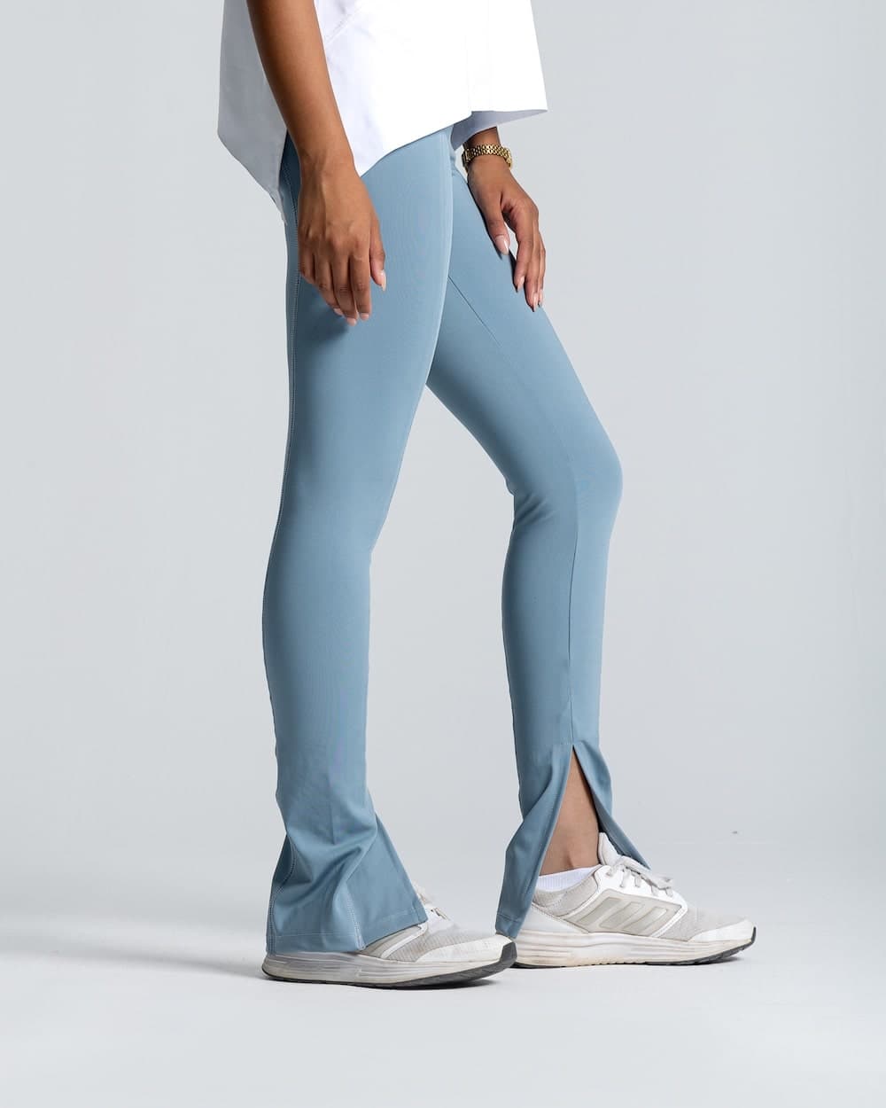 izzy apparel women min