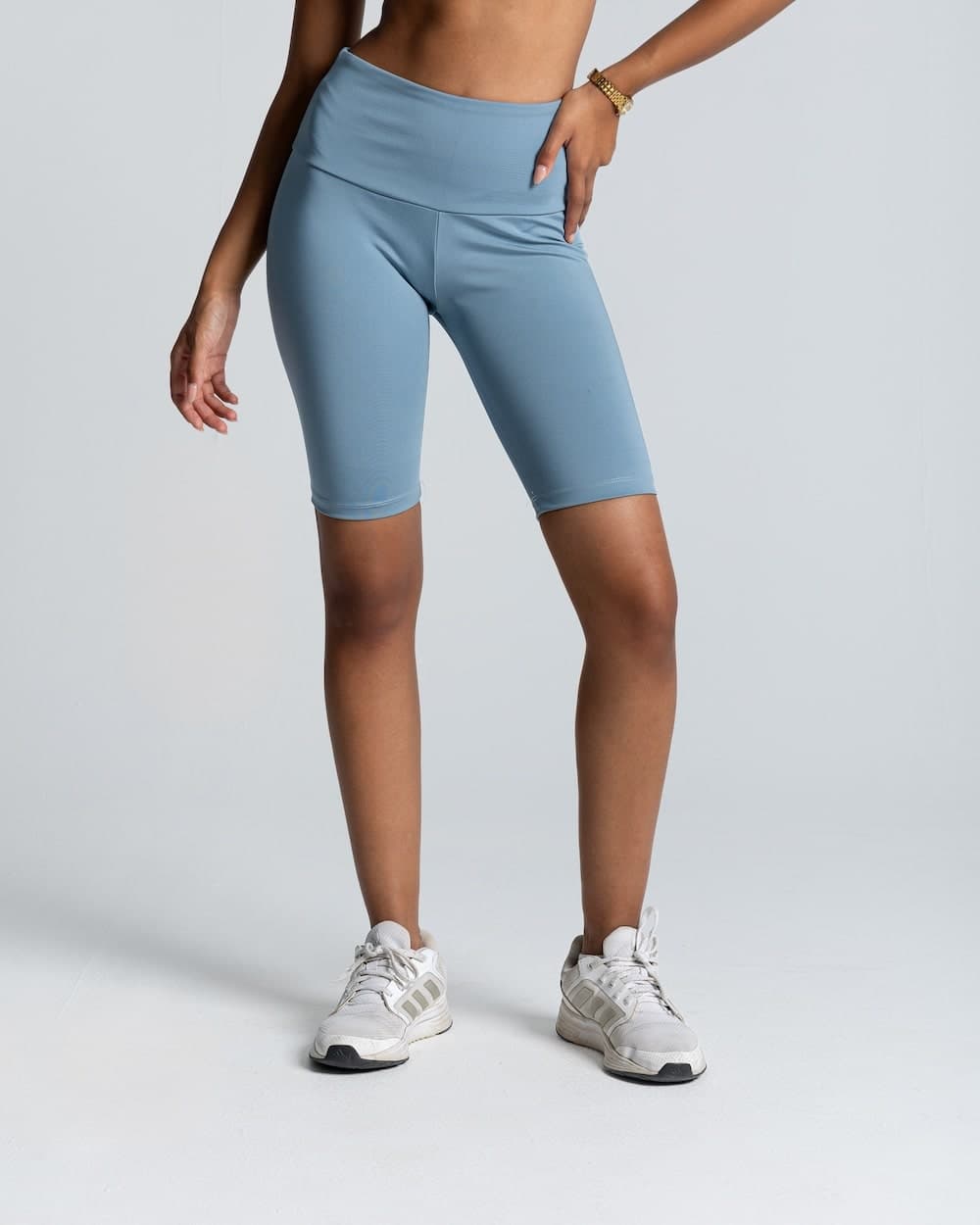 izzy apparel women min